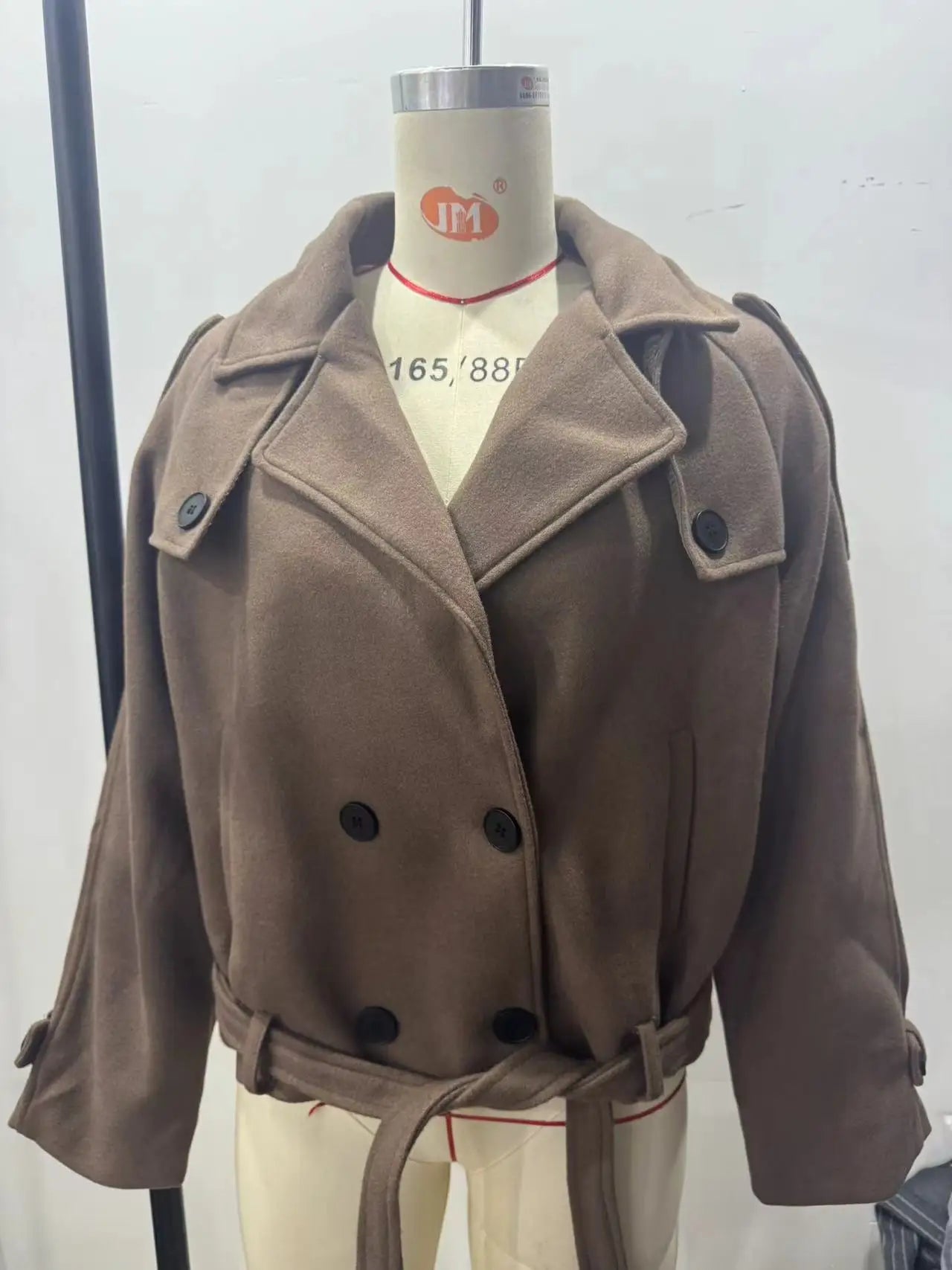 136 - Damen Slim Fit Wollmantel Mit Kragen — Elegant & Modern