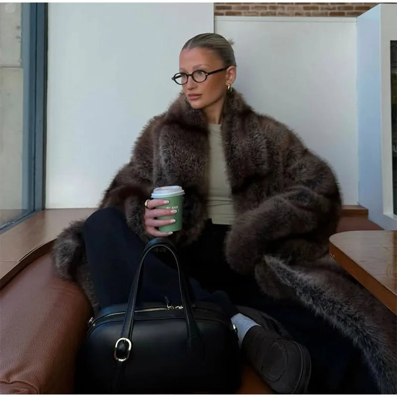 077 - Eleganter Kunstfellmantel – Warm & Zeitlos
