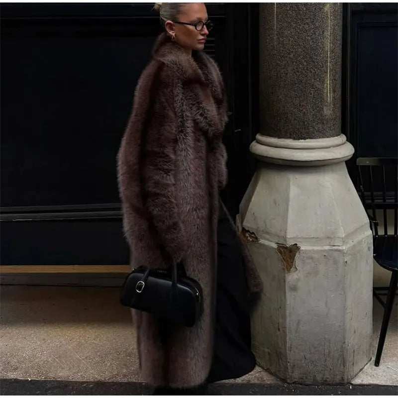 077 - Eleganter Kunstfellmantel – Warm & Zeitlos