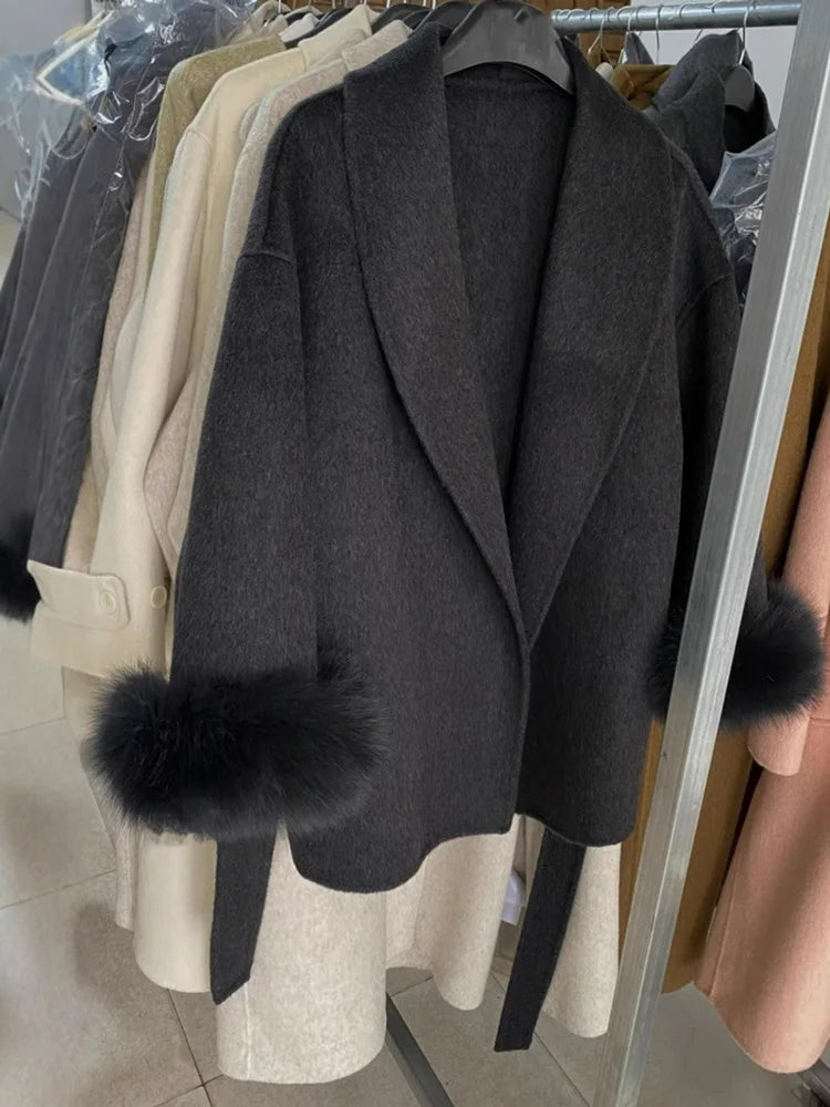 130 - Damen Wollmantel Kurz Mit Pelzbesatz