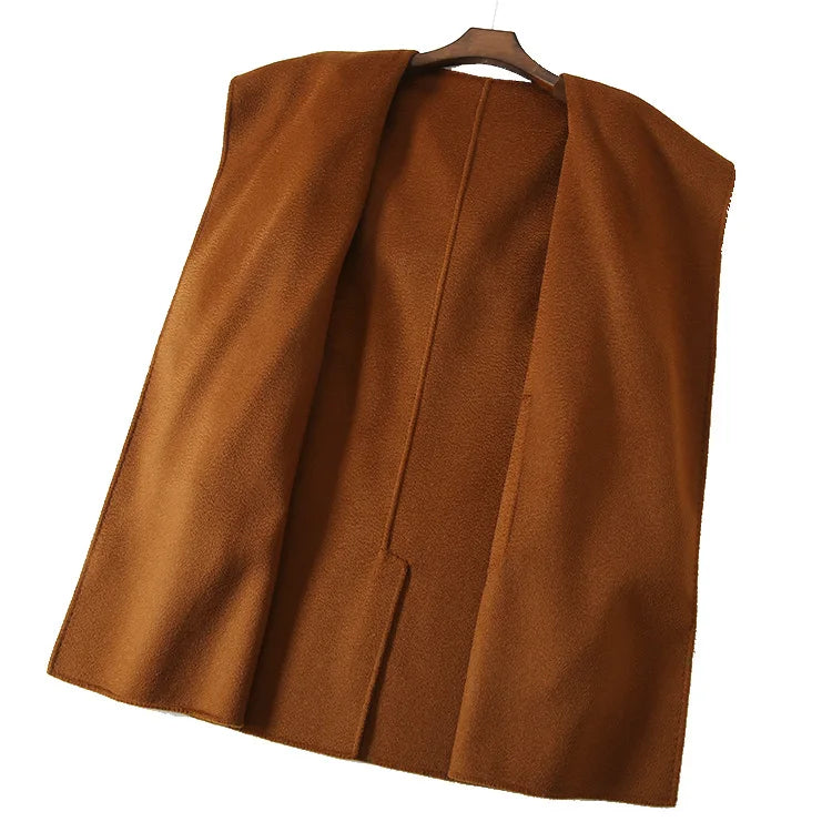 009 - Wollmantel Damen mit Kapuze – Modern & Warm