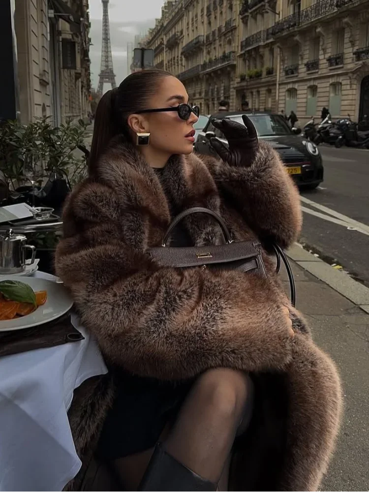 077 - Eleganter Kunstfellmantel – Warm & Zeitlos