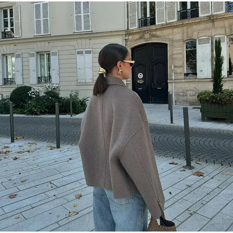 061 - Wolljacke Damen – Elegant & Modern