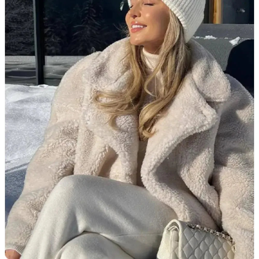 032 - Teddy Mantel Damen – Warm & Elegant