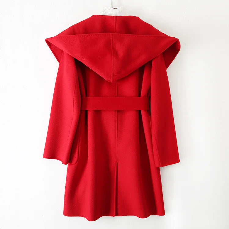 009 - Wollmantel Damen mit Kapuze – Modern & Warm