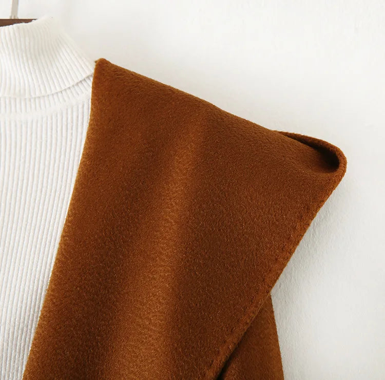 009 - Wollmantel Damen mit Kapuze – Modern & Warm