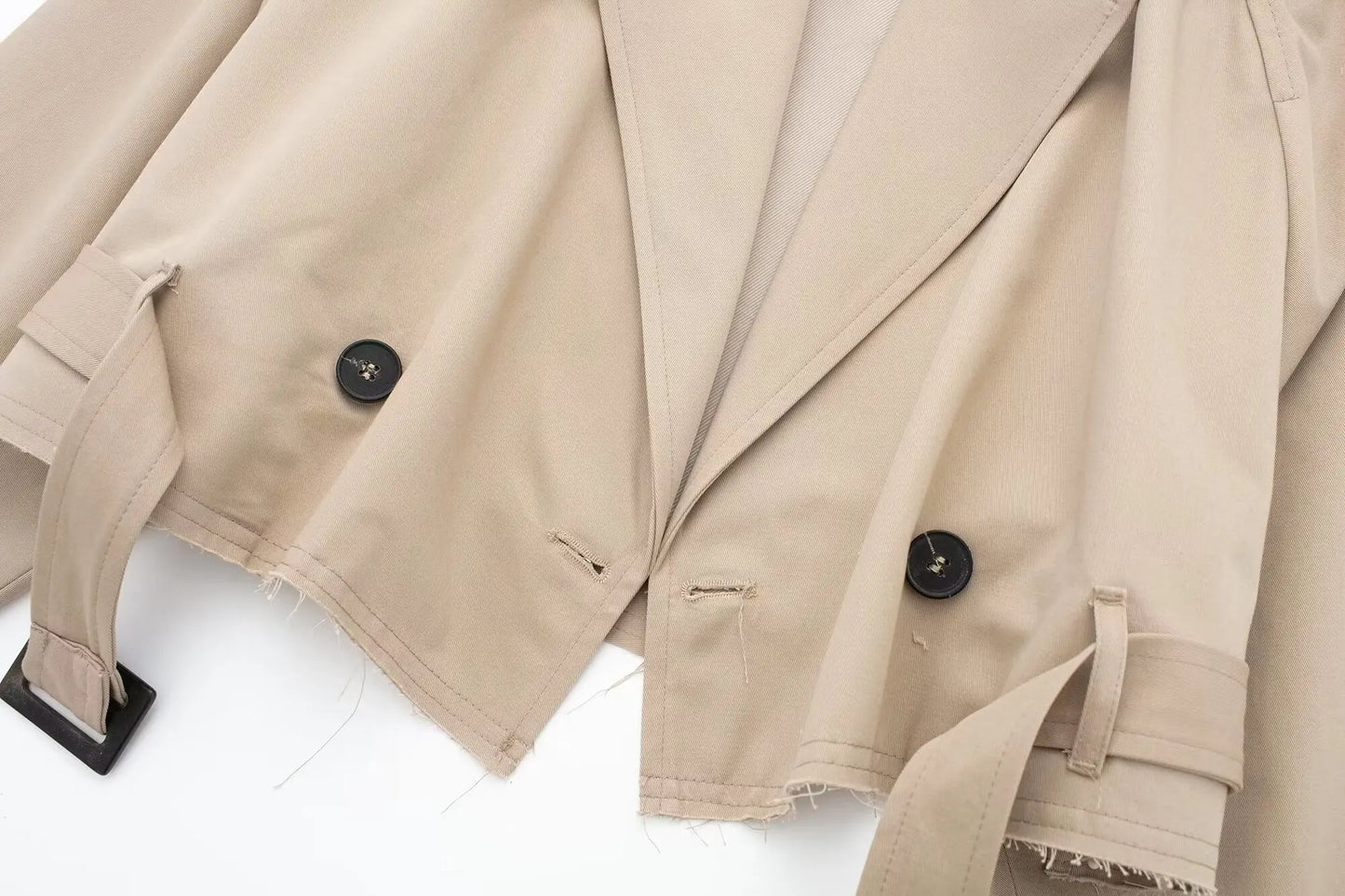 010 - Kurzer Trenchcoat Damen – Modern & Elegant