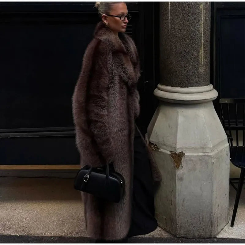 077 - Eleganter Kunstfellmantel – Warm & Zeitlos