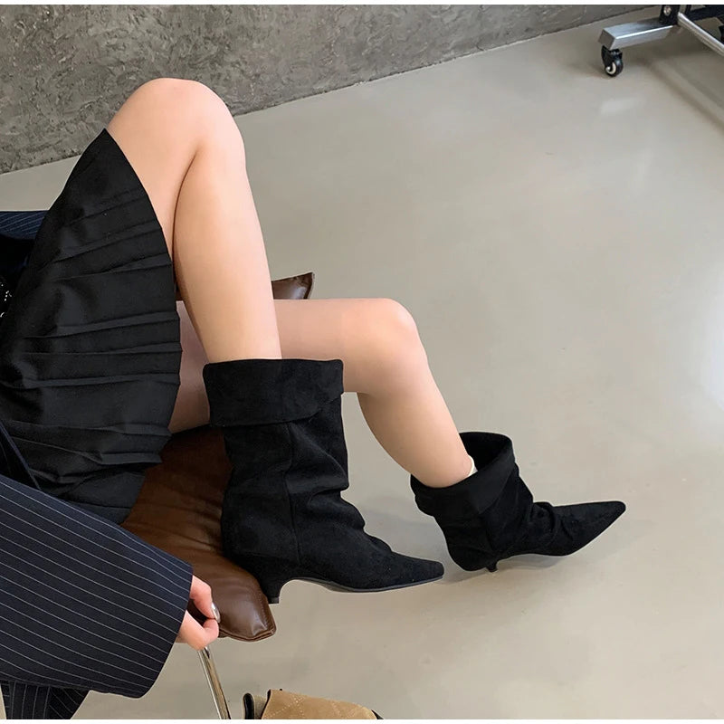 1003 - Damen Slouch Boots mit Keilabsatz & Weitem Schaft