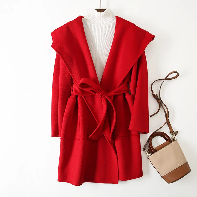 009 - Wollmantel Damen mit Kapuze – Modern & Warm