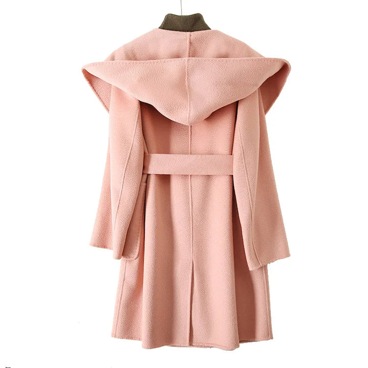 009 - Wollmantel Damen mit Kapuze – Modern & Warm