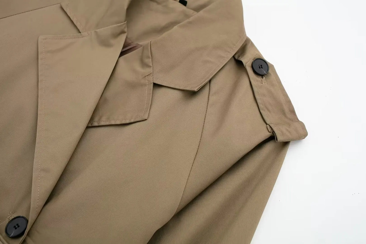 010 - Kurzer Trenchcoat Damen – Modern & Elegant