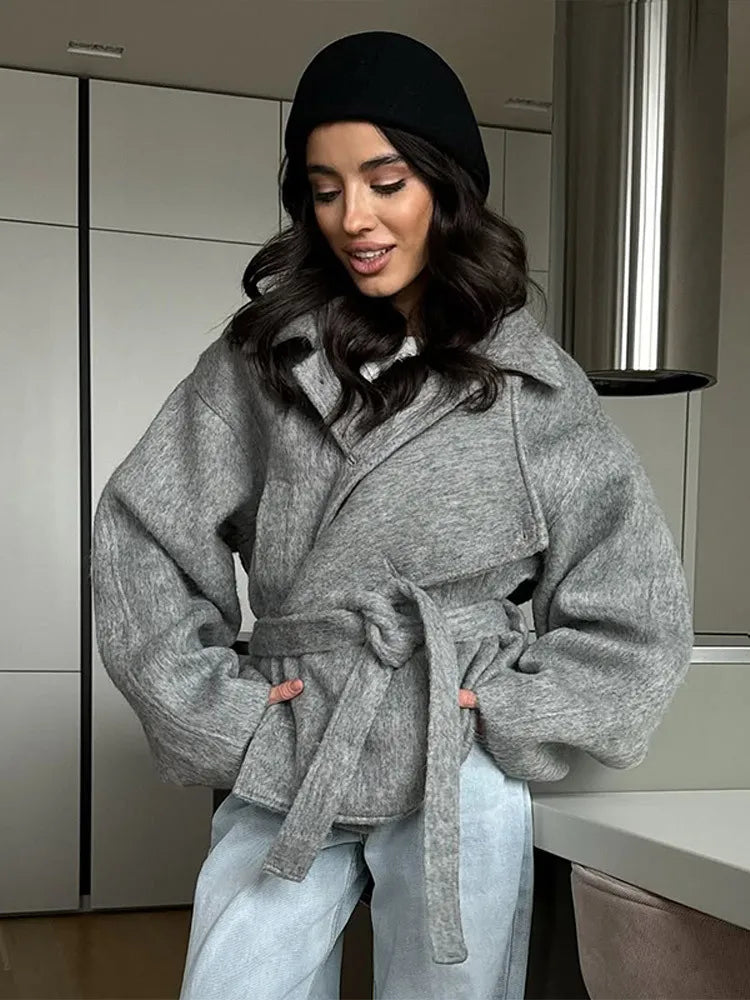 084 - Wollmantel Damen mit Bindegürtel