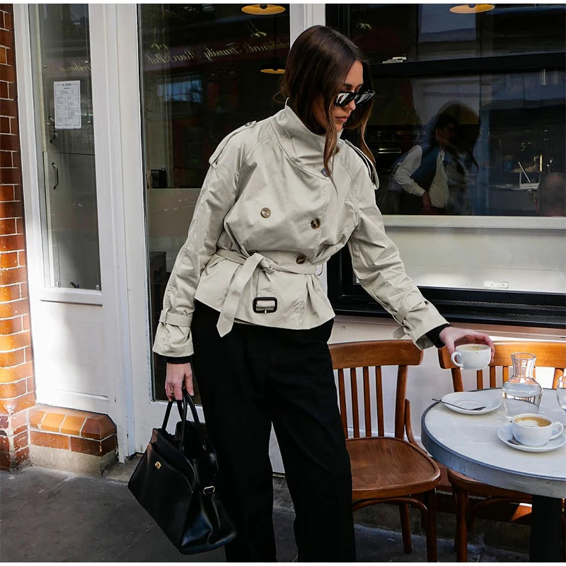 073 - Kurzbluse mit Rüschen & V-Ausschnitt