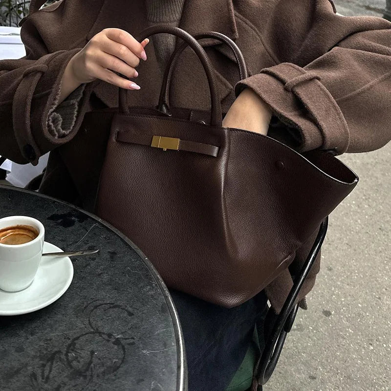 136 - Damen Slim Fit Wollmantel Mit Kragen — Elegant & Modern