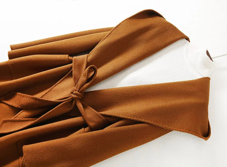 009 - Wollmantel Damen mit Kapuze – Modern & Warm