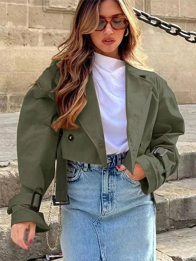 010 - Kurzer Trenchcoat Damen – Modern & Elegant