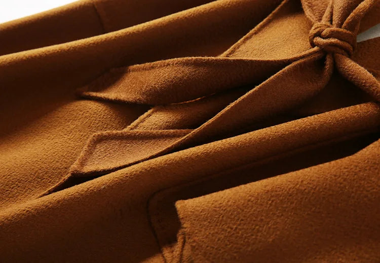 009 - Wollmantel Damen mit Kapuze – Modern & Warm