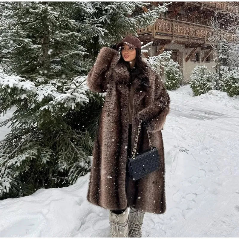 077 - Eleganter Kunstfellmantel – Warm & Zeitlos