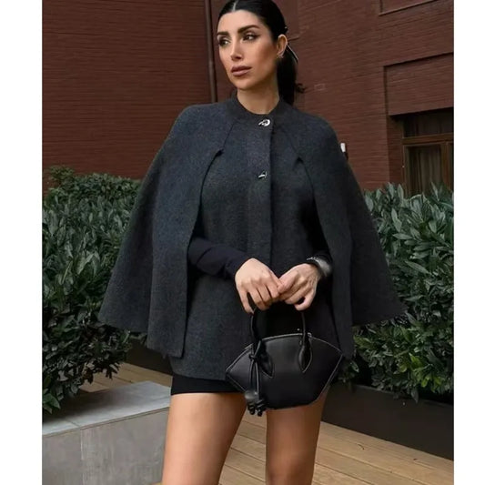 040 - Wollcape Damen – Elegant & Minimalistisch