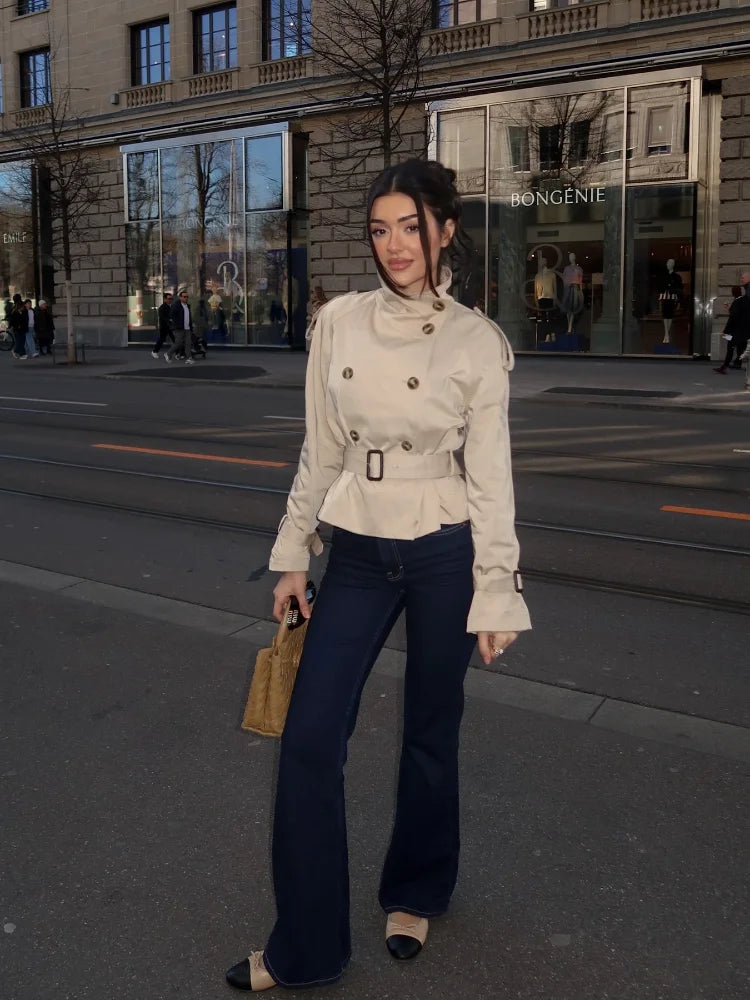 073 - Kurzbluse mit Rüschen & V-Ausschnitt