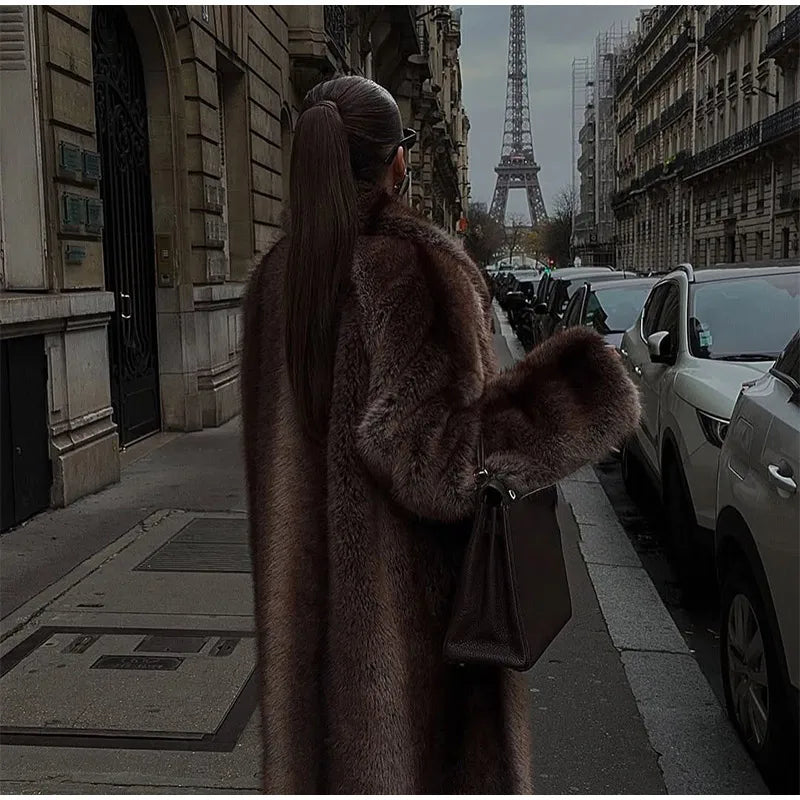 077 - Eleganter Kunstfellmantel – Warm & Zeitlos