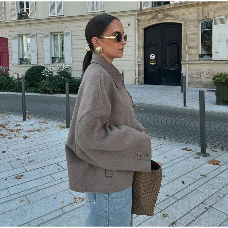 061 - Wolljacke Damen – Elegant & Modern