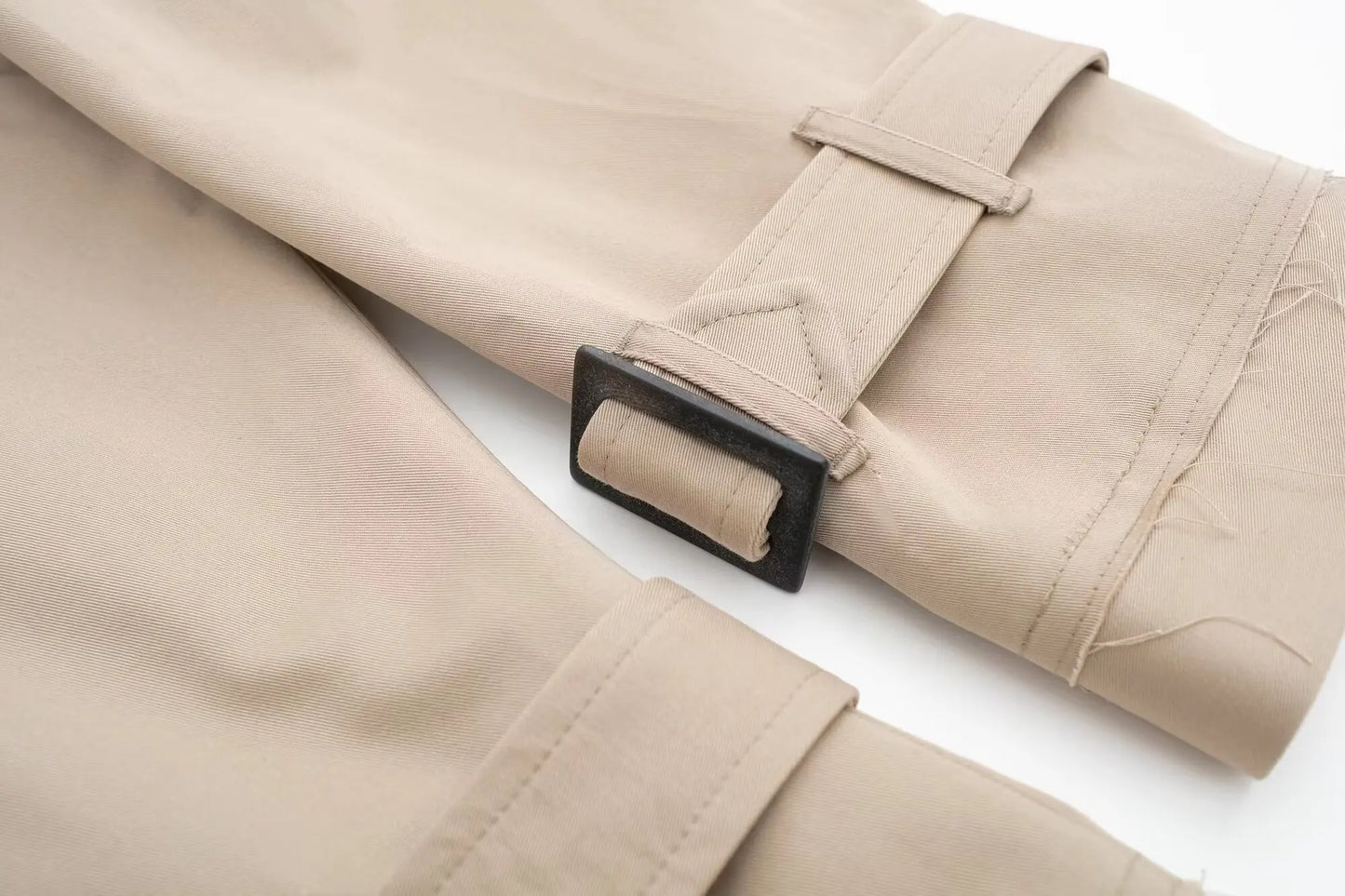 010 - Kurzer Trenchcoat Damen – Modern & Elegant