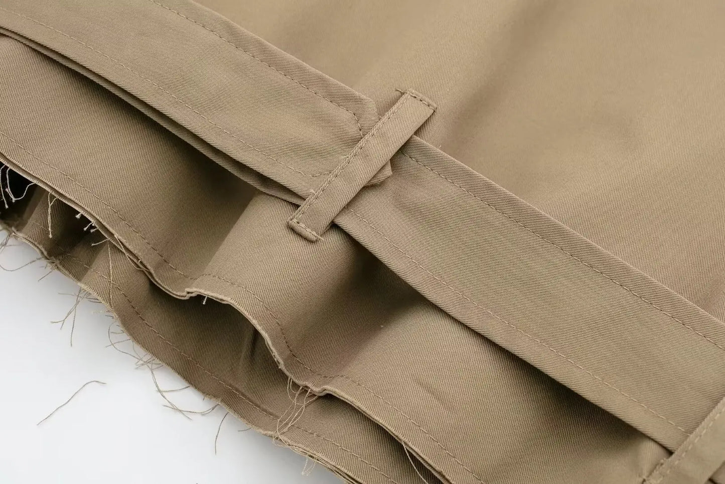 010 - Kurzer Trenchcoat Damen – Modern & Elegant