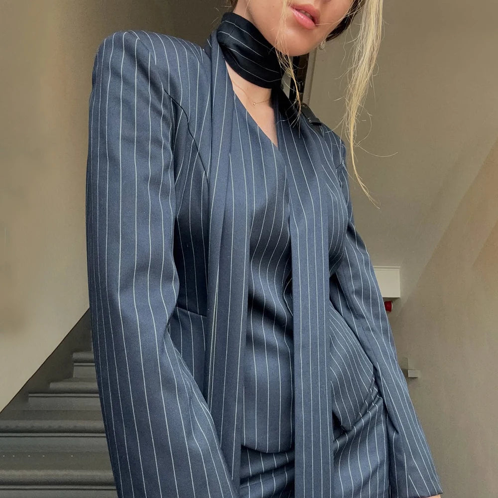 019 - Gestreifter Blazer Damen – Modern & Elegant