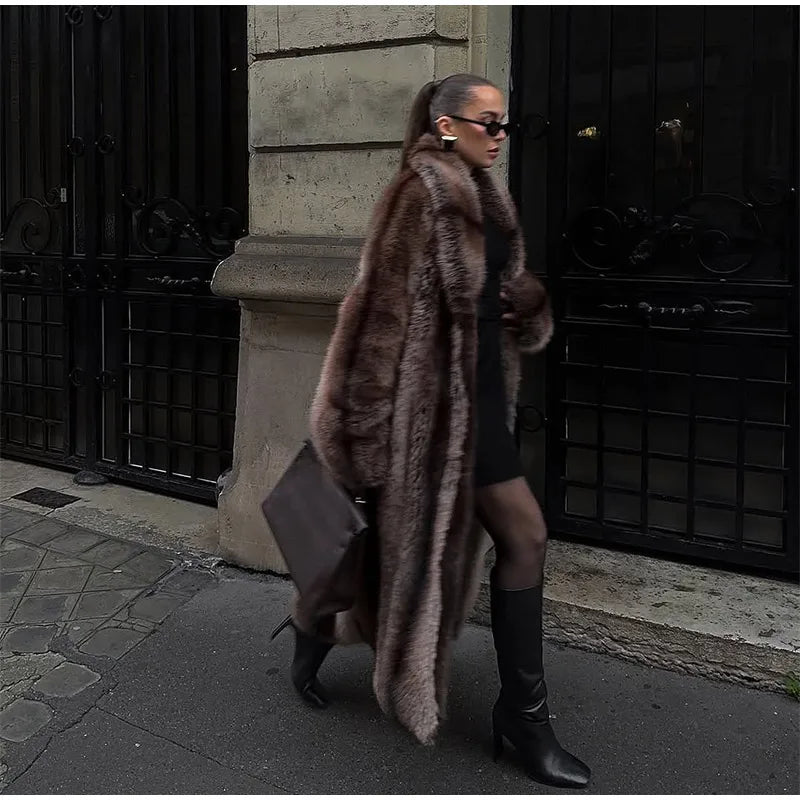 077 - Eleganter Kunstfellmantel – Warm & Zeitlos