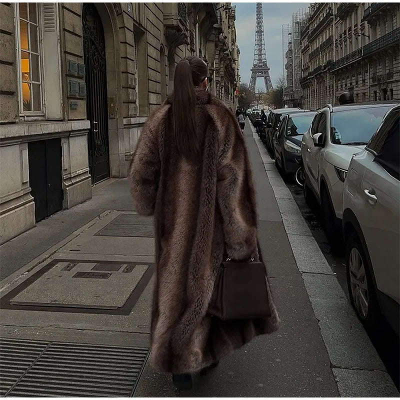 077 - Eleganter Kunstfellmantel – Warm & Zeitlos