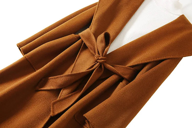 009 - Wollmantel Damen mit Kapuze – Modern & Warm