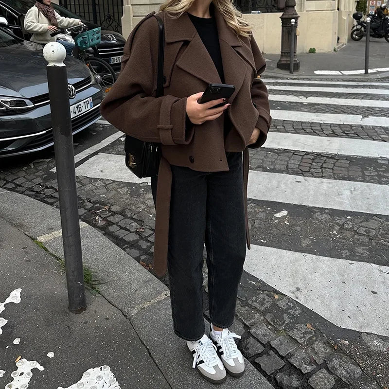 136 - Damen Slim Fit Wollmantel Mit Kragen — Elegant & Modern