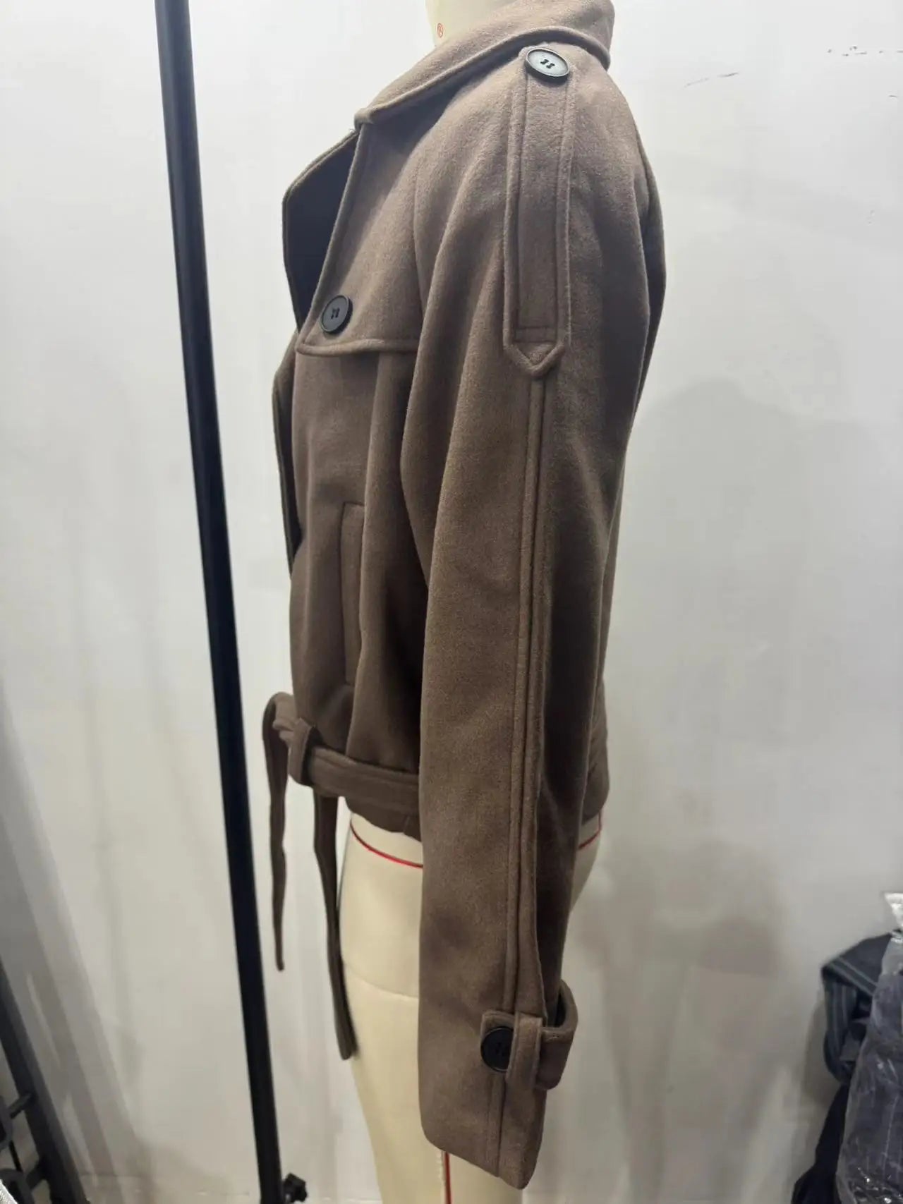 136 - Damen Slim Fit Wollmantel Mit Kragen — Elegant & Modern