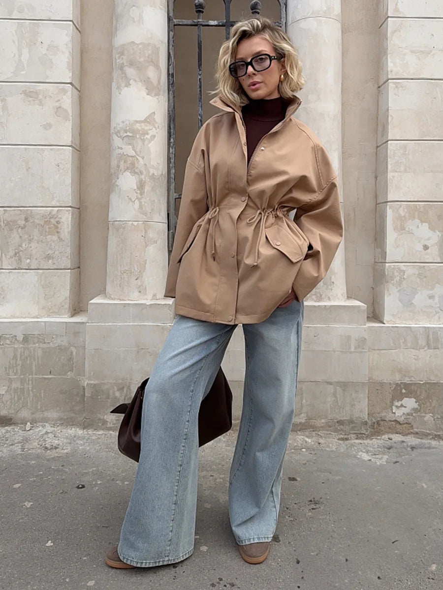 022 - Trenchcoat Damen – Modern & Mit Taille