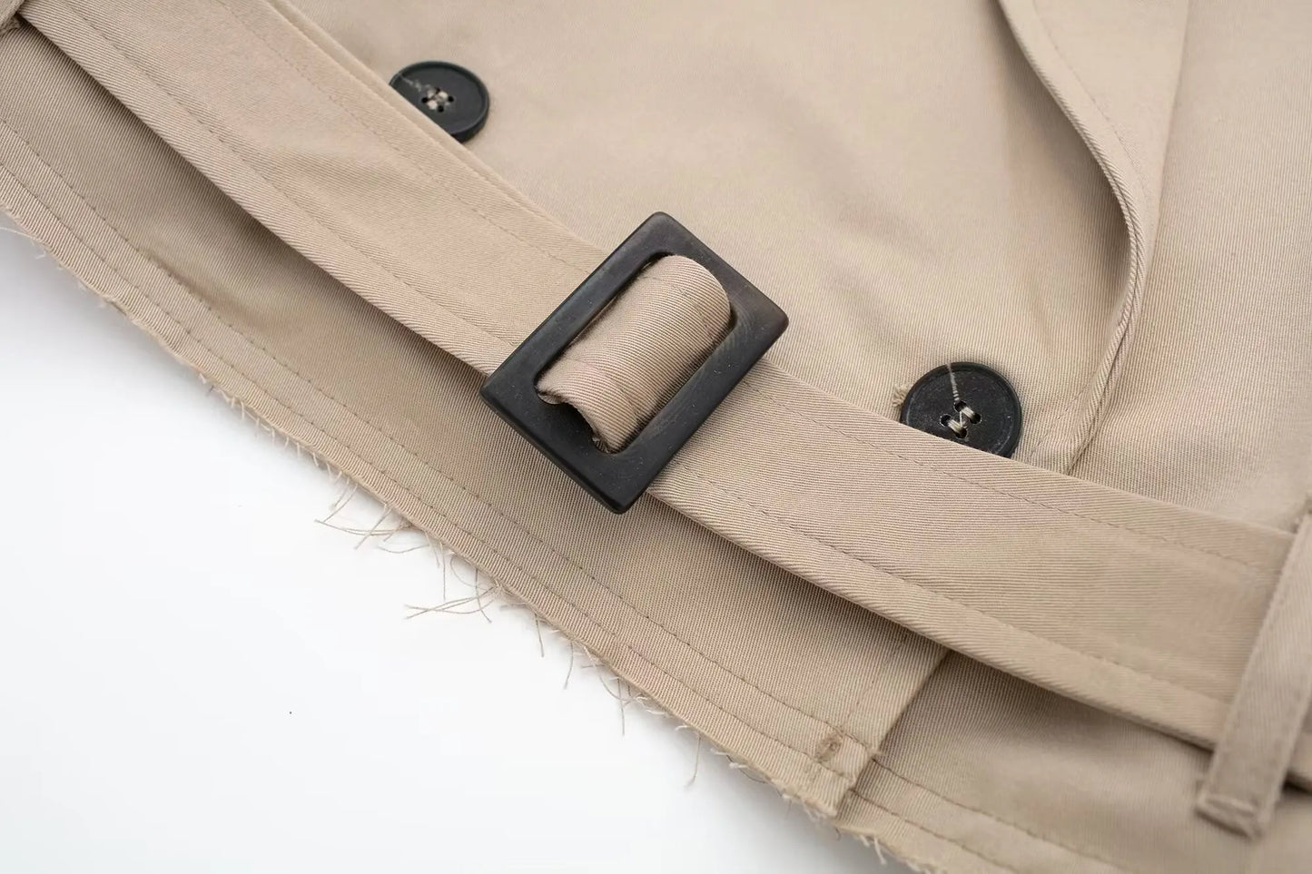 010 - Kurzer Trenchcoat Damen – Modern & Elegant