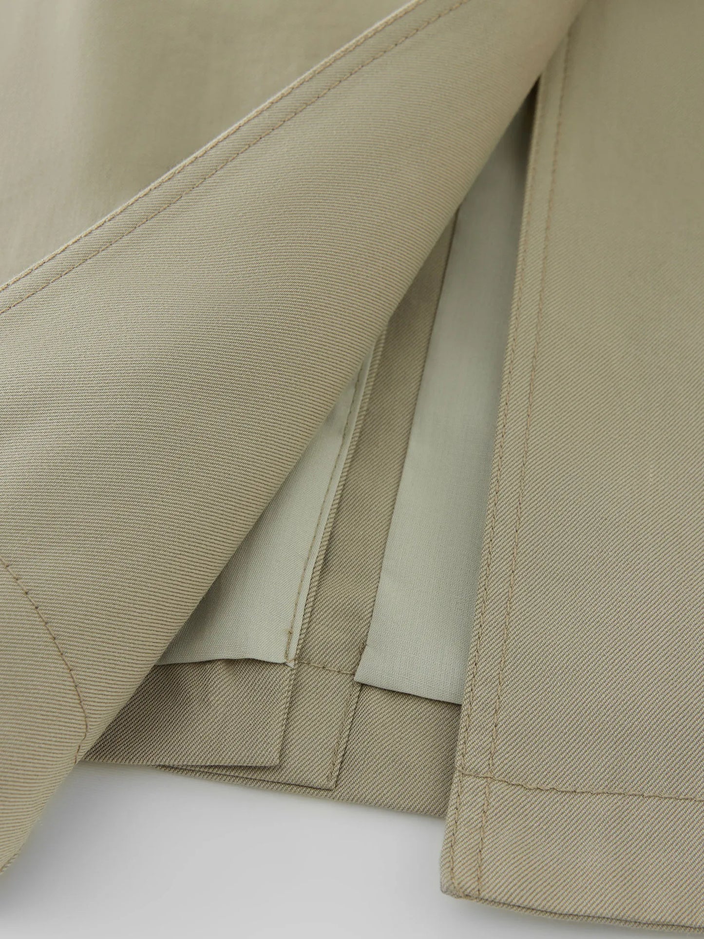 024 - Trenchcoat Damen – Modern & Stehkragen-Design