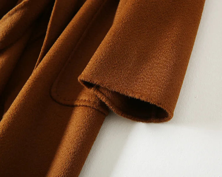 009 - Wollmantel Damen mit Kapuze – Modern & Warm