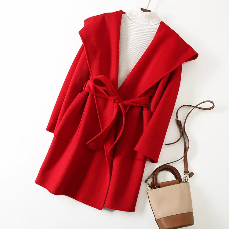 009 - Wollmantel Damen mit Kapuze – Modern & Warm