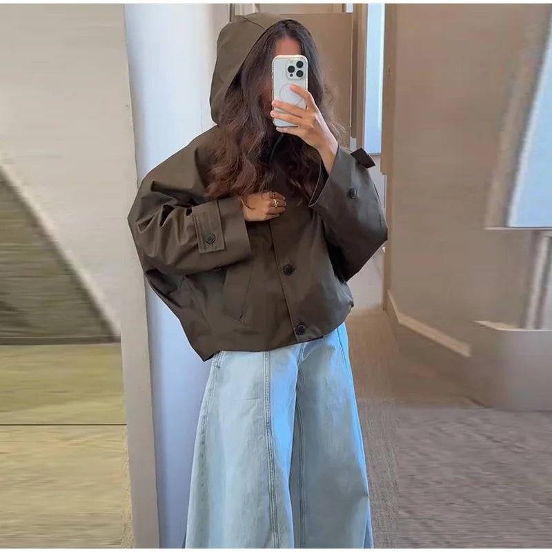 072 - Kurzer Damen-Trenchcoat – Zweireihig & Modern