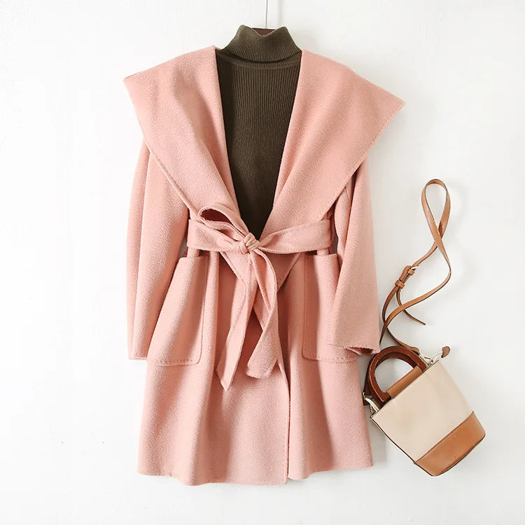 009 - Wollmantel Damen mit Kapuze – Modern & Warm