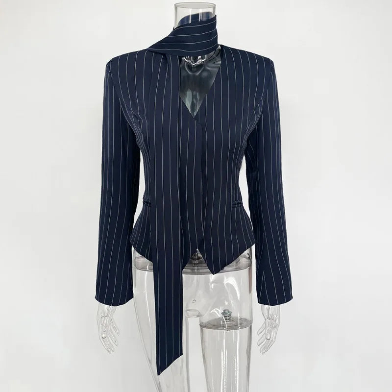 019 - Gestreifter Blazer Damen – Modern & Elegant