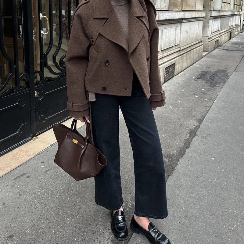 136 - Damen Slim Fit Wollmantel Mit Kragen — Elegant & Modern