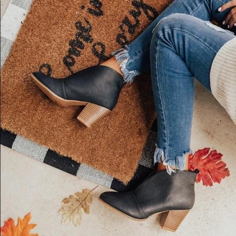 1004 - Damen Chelsea Boots mit Blockabsatz & Slip-On Design