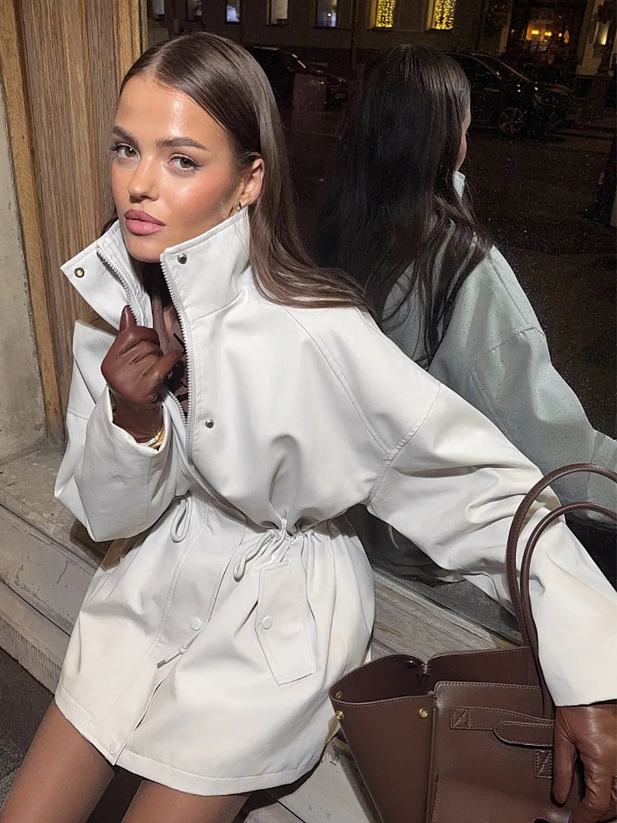 022 - Trenchcoat Damen – Modern & Mit Taille